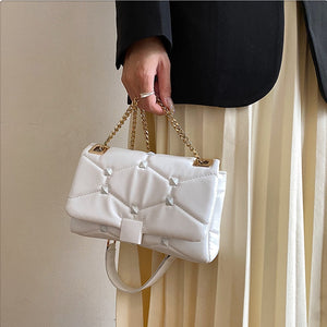 Prymid stud chain crossbdy bag - white