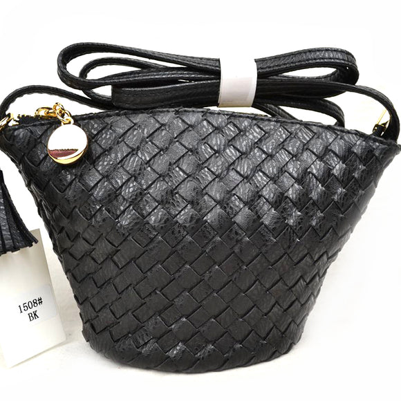 Weave crossbody bag with tassel - black