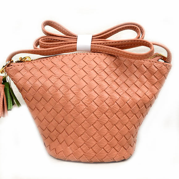 Weave crossbody bag with tassel - blush