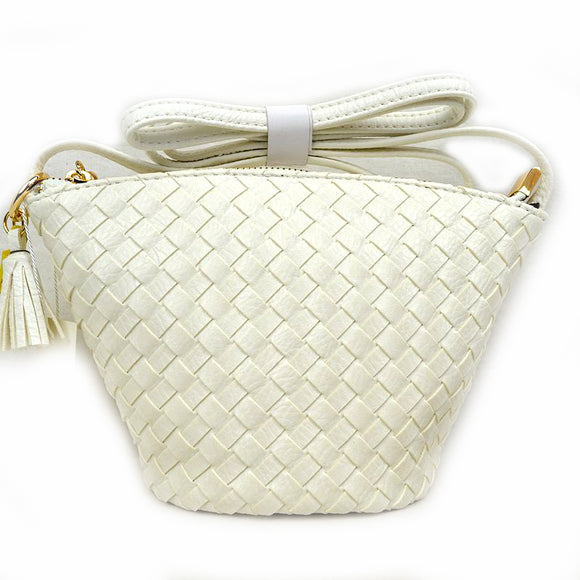 Weave crossbody bag with tassel - white