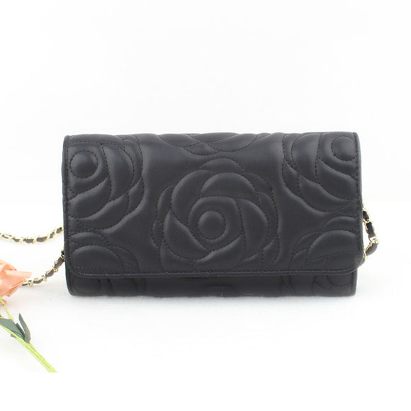 Floral pattern quilted chain crossbody bag - black