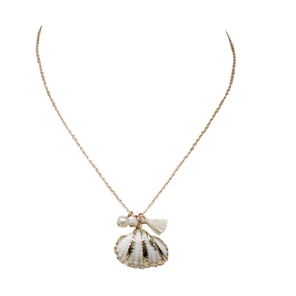 Shell w/ pearl necklace set