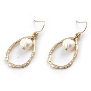 Fresh water pearl earring